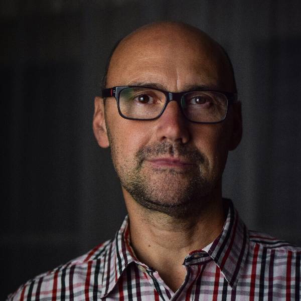 Dr. Simon Zoltán